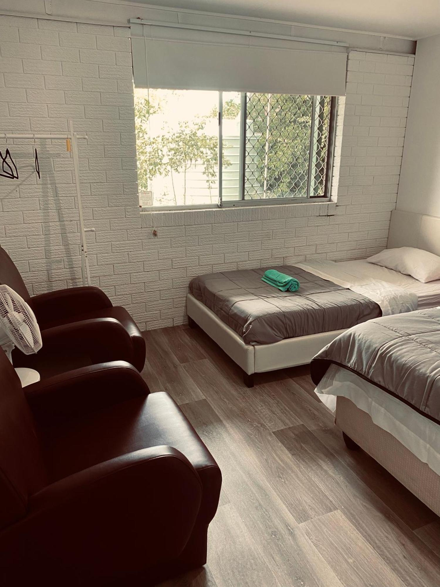 Yny Guest house *